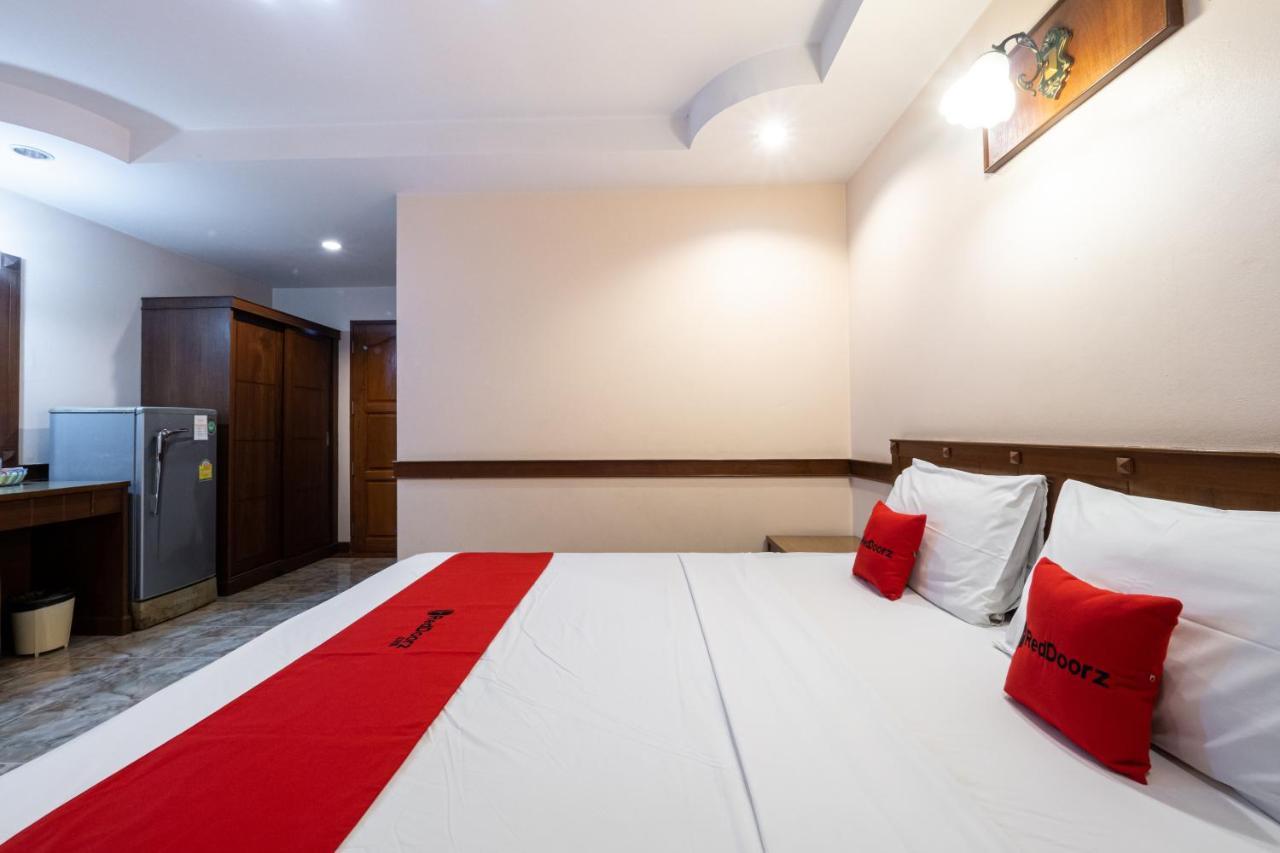 Hotel Reddoorz Navin Mansion 3 Pattaya Extérieur photo