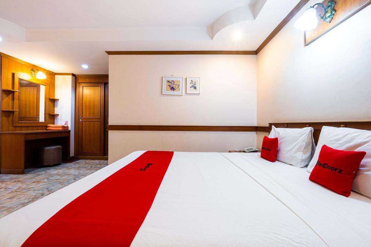 Hotel Reddoorz Navin Mansion 3 Pattaya Extérieur photo