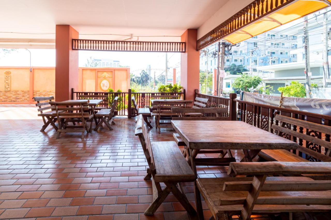 Hotel Reddoorz Navin Mansion 3 Pattaya Extérieur photo