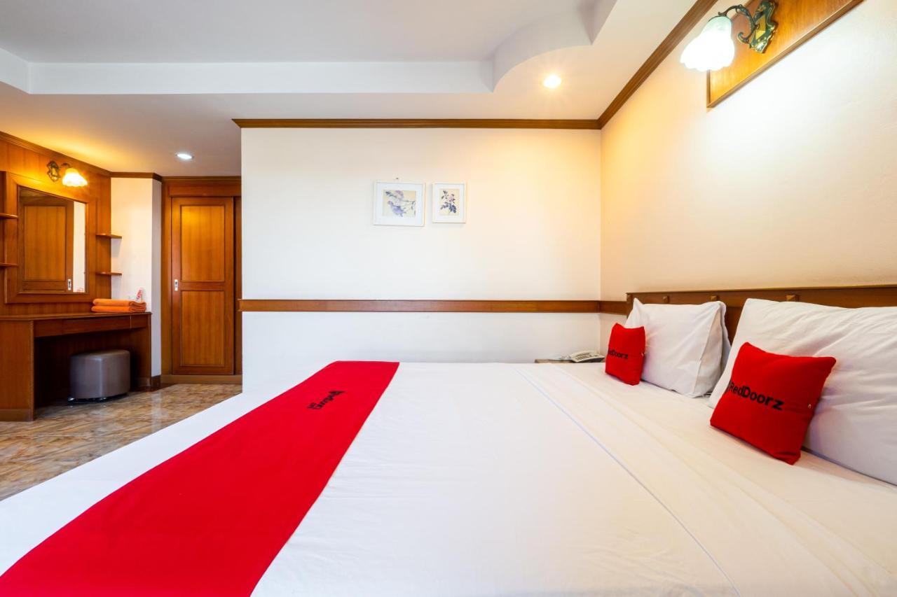 Hotel Reddoorz Navin Mansion 3 Pattaya Extérieur photo