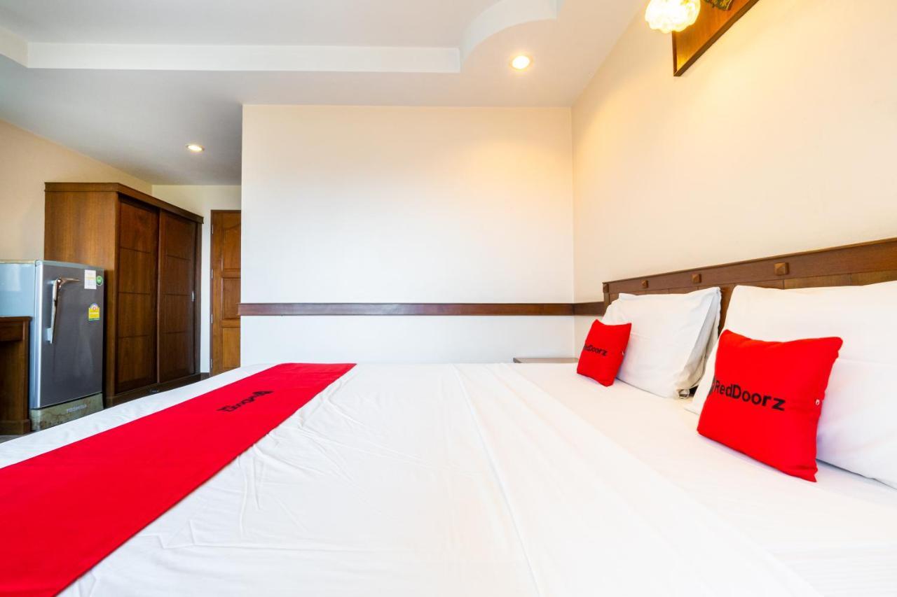 Hotel Reddoorz Navin Mansion 3 Pattaya Extérieur photo
