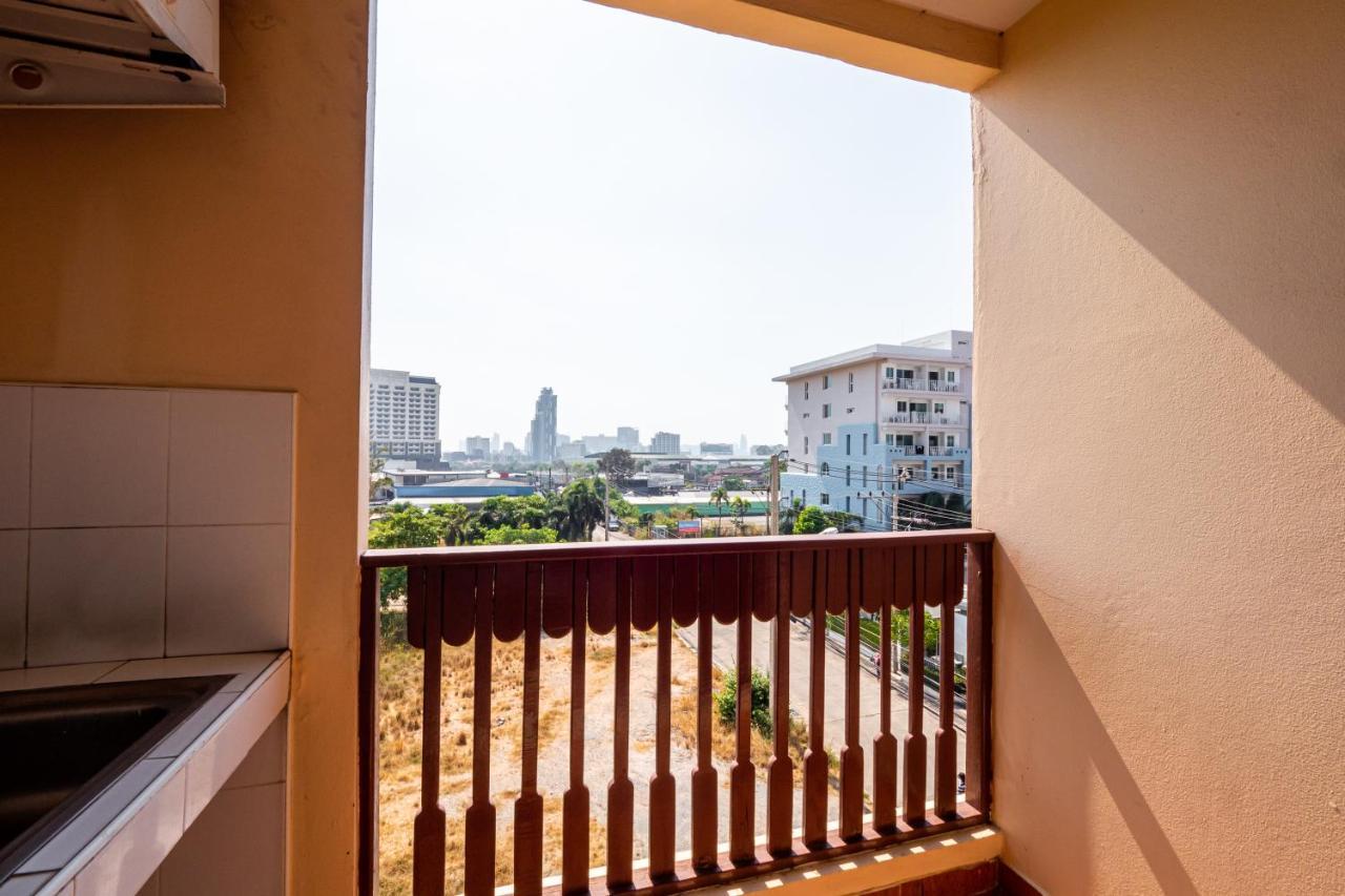 Hotel Reddoorz Navin Mansion 3 Pattaya Extérieur photo