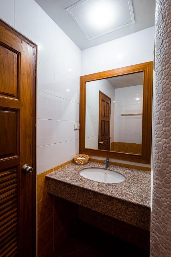 Hotel Reddoorz Navin Mansion 3 Pattaya Extérieur photo